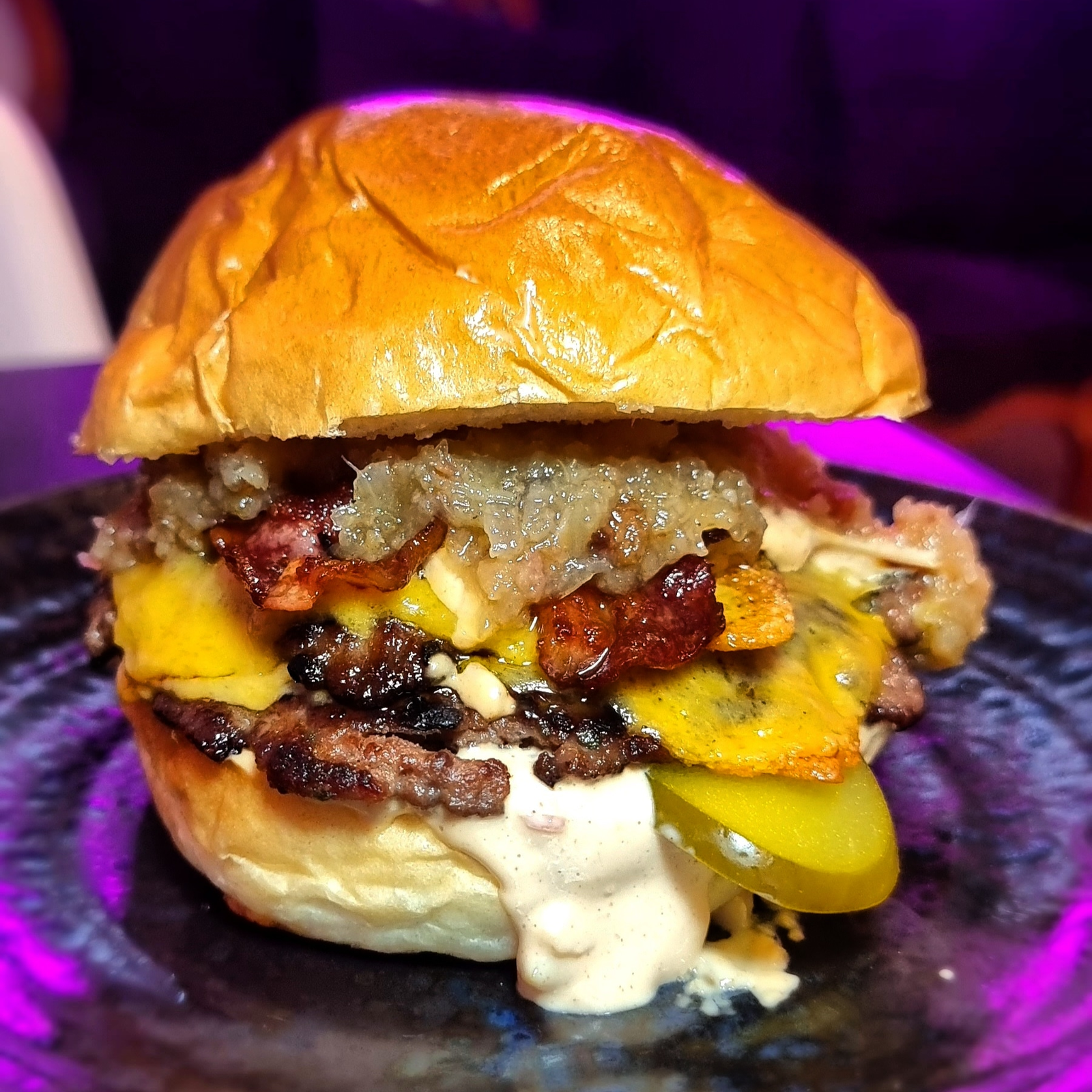 Smash Mayo, doble smash con cheddar y bacon en The Rumors Gastrobar