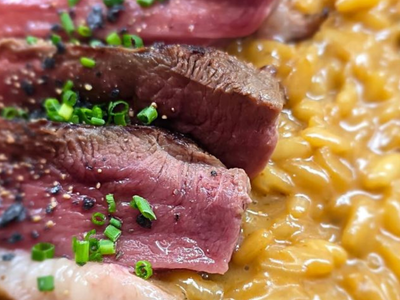 Lomo alto al punto con risotto en The Rumors Gastrobar